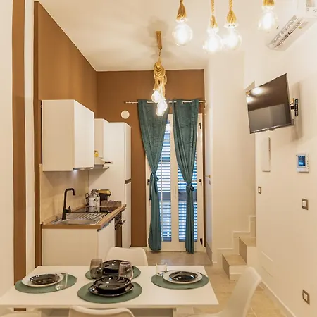 Apartment Dimora Margo - Historic Elegant Escape *